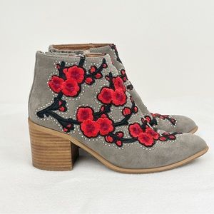 Jeffrey Campbell Suede Boot Size 9 Embroidered Cherry Blossom Red Black Studded